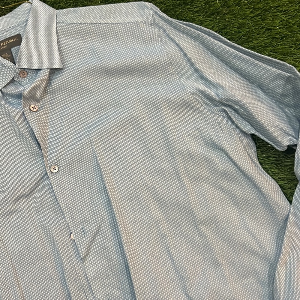 Men’s Banana Republic Long Sleeve Button Down Shirt - Picture 2 of 3